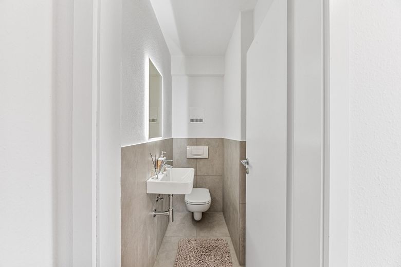 *provisionsfrei* Helle 3-Zi-Wohnung hochwertig renoviert mit Balkon in zentraler Lage – WC