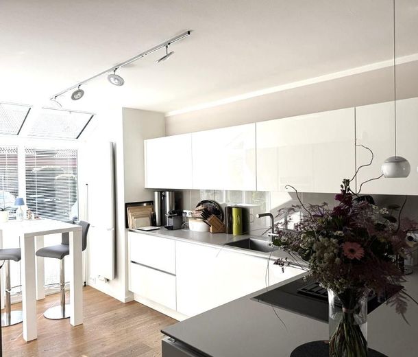 Küche mit Süd-Wintergarten