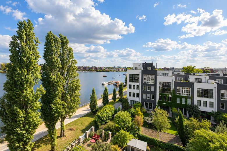 NO COMMISSION! Spacious townhouse on the Stralau Peninsula – Photo 1