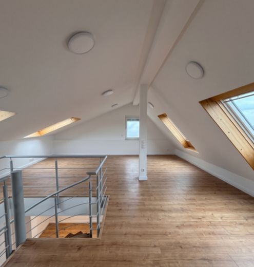 Große helle 6 Zimmer-Wohnung mit Balkon - Erstbezug nach Kernsanierung – Dachgeschoss