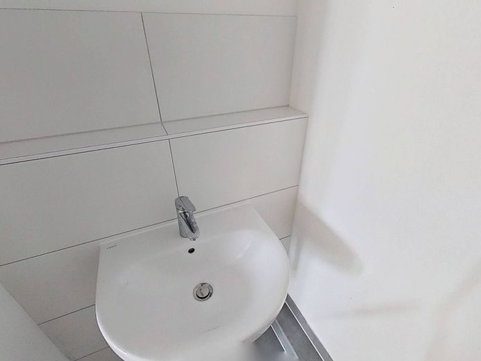 Hell und geräumig: 3-Zimmer-Wohnung. mit Balkon und Wannenbad in fußläufiger Nähe zur Innenstadt – Ansicht I: WC