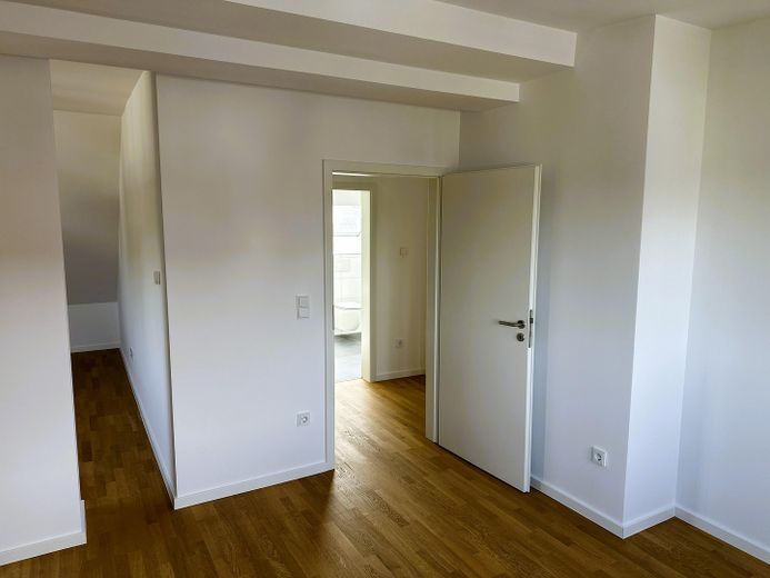 Rarità nella valle del Mühlbach – completamente ristrutturata vicino all'Ospedale universitario di Essen – Zimmer Straßenseite DG