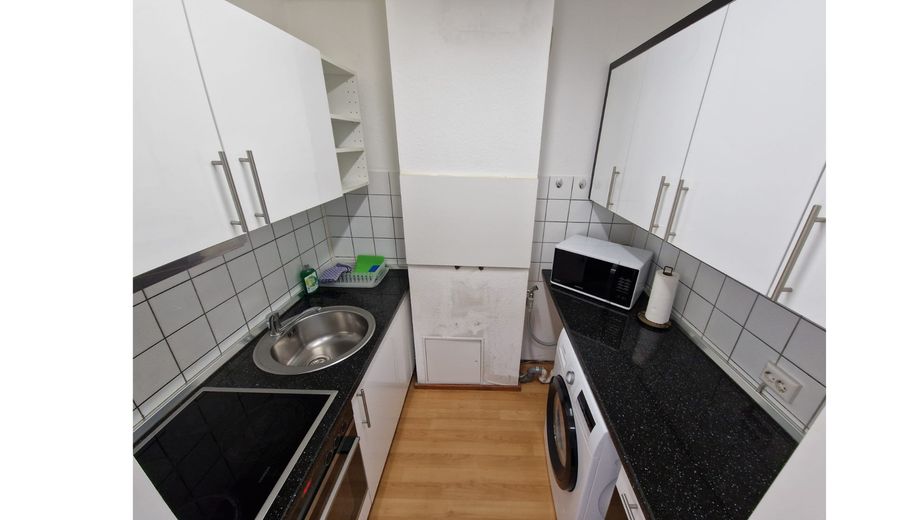 490 € Hausgeld? Dafür 511.000 € Rücklage, Hybrid-Heizung & 2 Balkone – unter 160.000 € – Küche: Waschmaschine, Abluft