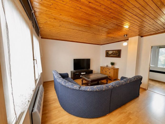 HORN IMMOBILIEN ++ RESERVIERT++ Ferienhaus am See in Lebehn bei Krackow – Wohnzimmer