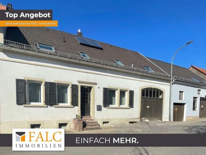Zweifamilienhaus mit Halle, Werkstatt und Garagen – Foto 1
