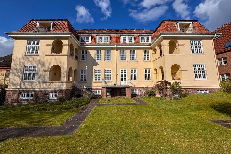Kapitalanlage mit historischem Charme: 2 Zimmer Maisonett mit Tiefgarage und Balkon in Vegesack – Rückseite