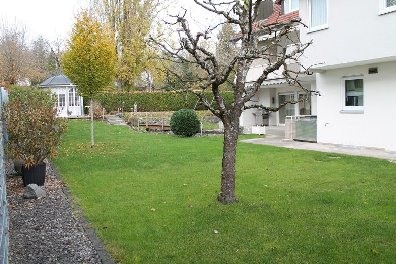Sehr gepflegtes 4-Familien-Wohnhaus mit großem Gartengrundstück in Top Wohnlage von CR – Gartenansicht