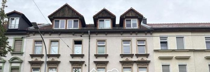 Mehrfamilienhaus mit großem Hinterhaus und zwei Garagen