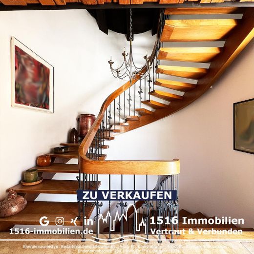 Massive Treppe