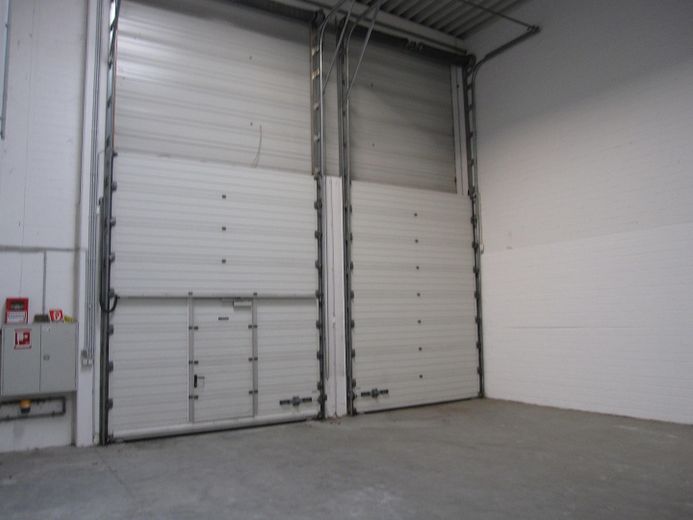 Hallentore ebenerdig und Rampe