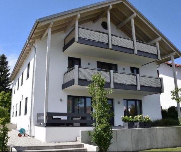 Vielseitiges Anwesen mit gewerblichem und privatem Anteil in Bad Birnbach – Bild Bad Birbnbach