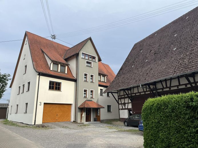 Spazio abitativo per tutti - 5 locali, 170 m², 2 bagni, stufa svedese, balcone, vista – Aussenansicht Hof 