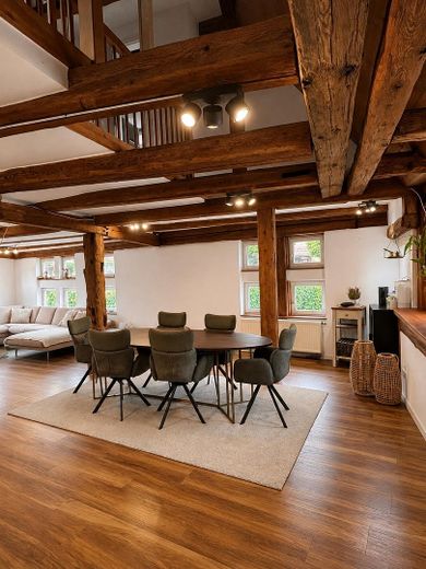 Sensazione di casa nella casa: spazioso maisonette di 6 locali con 147 m² – Foto 1