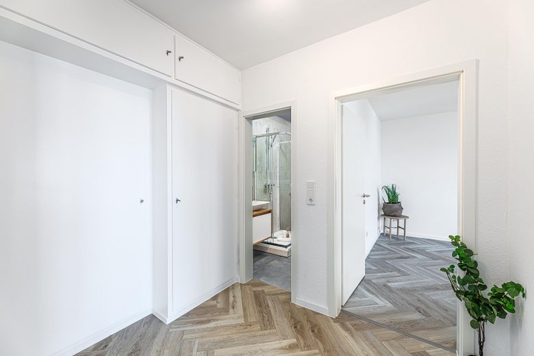 Flur mit Einbauschränken