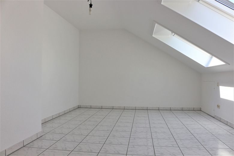 Hitzewelle? Etagenwohnung in kleiner Wohneinheit mit Klimaanlage – Schlafzimmer nicht möbliert 
