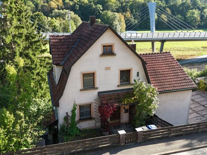 Ihr neues Projekt mit Weitblick: Sanierungsbedürftiges Mehrfamilienhaus mit viel Potenzial in Untersteinach – Foto 1