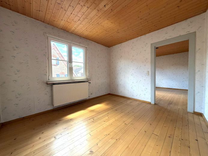 2 tolle Häuser * Neu- und Altbau * in Freisbach – Vorderhaus: Zimmer OG