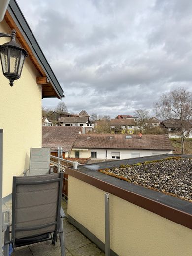 Helle Wohnung in ruhiger Lage mit Balkon – Wohn- und Esszimmer