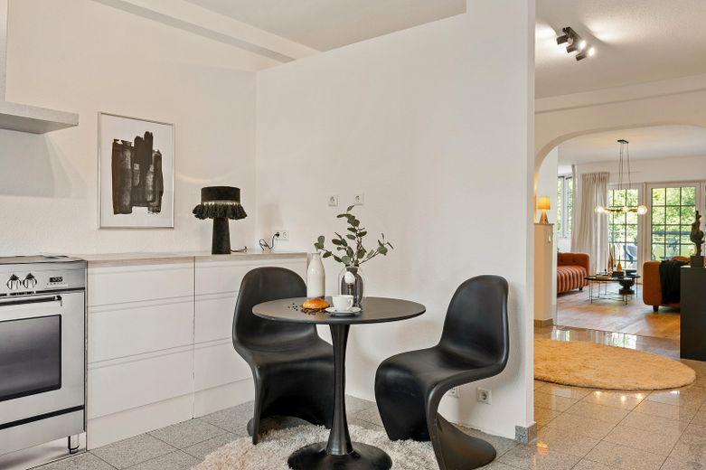 Provisionsfrei & sofort bezugsfertig: 4-Zi-Wohlfühloase mit 86 m² Sonnenterrasse – Küche