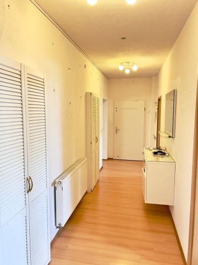 Moderne 4-Zimmer-Wohnung im Herzen von Kassel mit Westbalkon – Flur