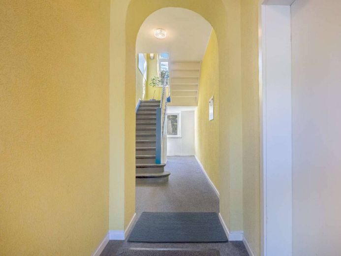Topmodern & großzügig: Helle 3-Zimmer-Wohnung mit Charme – Ansicht II: Hausflur