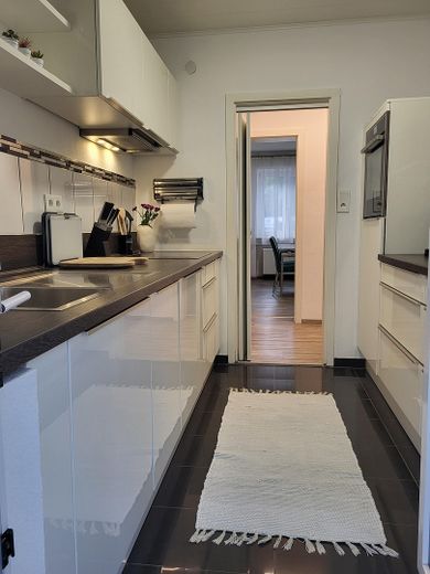 Volledig gemeubileerd 2,5-kamerappartement met balkon en inbouwkeuken in Stuttgart-West – Küche
