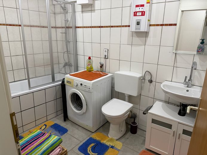 Apartamento amueblado de 3 habitaciones, cocina y baño – Foto 6