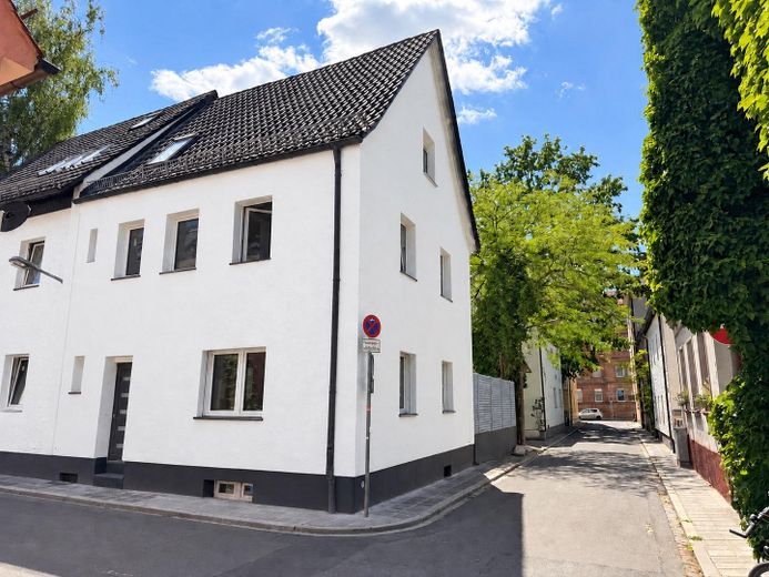 Einmalige Chance: Wohnen zwischen Burg und Stadtpark im Einfamilienhaus mit fünf Zimmern und Garten – Haus von außen