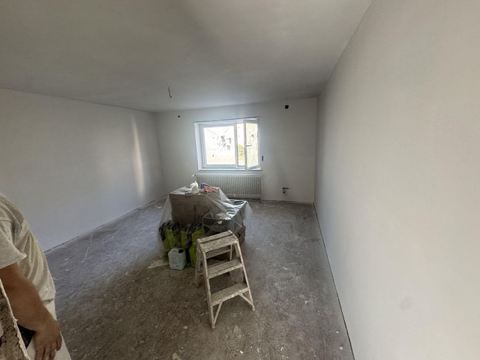 Freshly renovated 2-room apartment with kitchen and bathroom in Augsburg-Göggingen – Zimmer 2 (Baustelle)