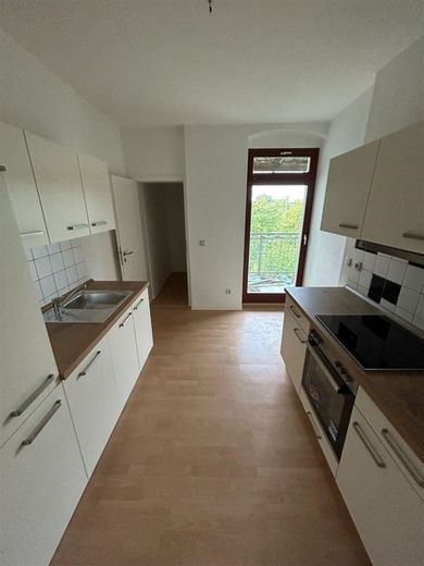 Großzügige 3-Zimmer mit Einbauküche, Balkon, Wannenbad und Laminat in zentraler Lage! SP mgl. – PHOTO-2023-10-20-10-08-26_5