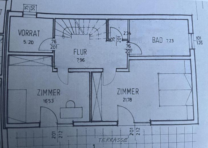 Atractiva casa adosada con balcón, terraza y jardín bien cuidado – Untergeschoss mit Terrasse