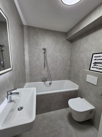 Frisch kernsanierte 3-Zimmer-Wohnung in Nürnberg | 67 m² | Garage im Innenhof – Bad