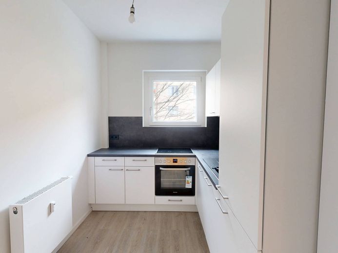 Vollständig renovierte 2-Zimmer-Wohnung mit BALKON, saniertem Bad und moderner EBK – Ansicht I: Küche