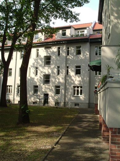 Attraente appartamento di 2 locali adatto alla condivisione in appartamento a Berlino-Johannisthal – Blick a. d. Haus v. Garten aus
