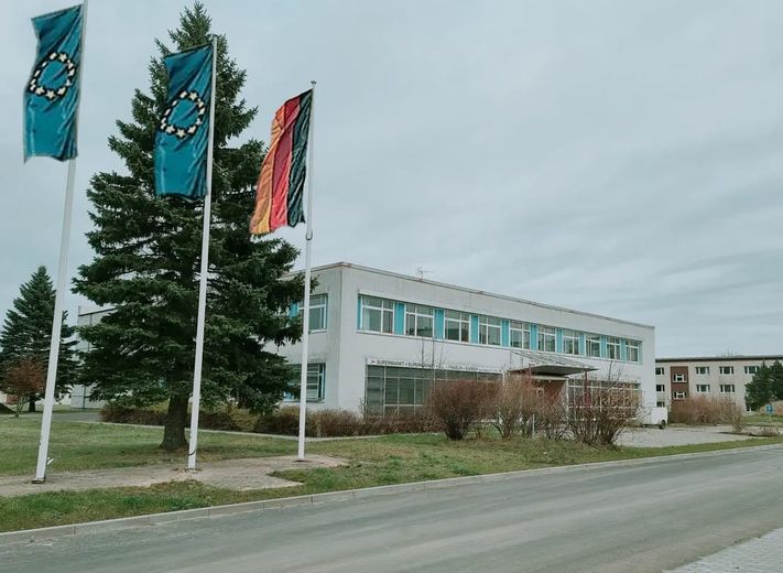 1.9 ha Bauland + Gewerbeobjekte + für Solar , Lager ab 99.000 Euro – Theater mit Cafeteria und Bars