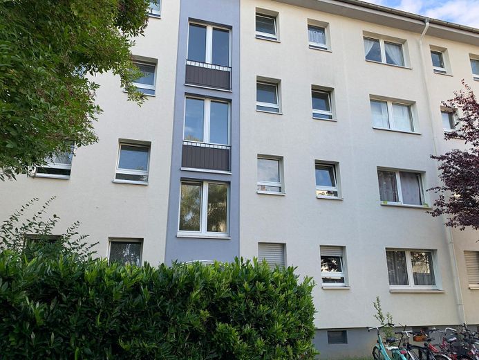 Helle 2Z Wohnung im begehrten Bornheim _ provisionfrei! – Außenfassade