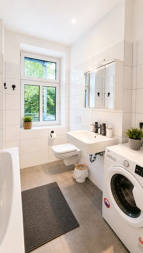 Vollmöblierte Wohnung mit Balkon / Glasfaser Internet - Uninah / Stadtnah / Nahe Autobahn – Bad mit Wanne