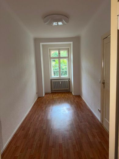 Rathaus Steglitz yakınında yeşil iç avlulu eski yapı cazibesi – Fotoğraf 3