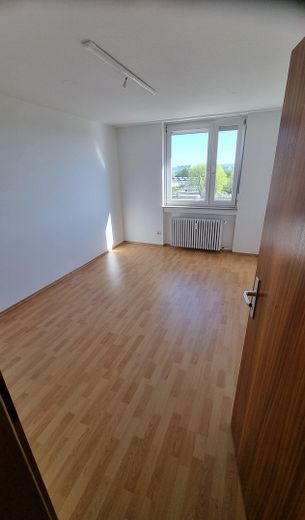 Wohnung mit grandioser Aussicht im 8.OG zu verkaufen – Kinderzimmer oder Büro 1