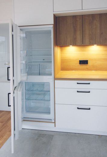 Einzigartiges LUXUS Penthouse im Herzen Gersthofen´s – Kühl- Gefrierkombination