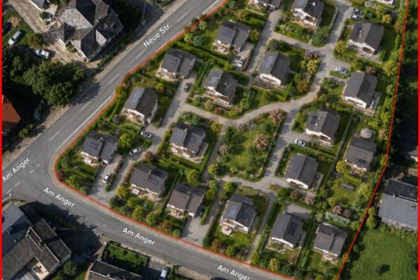 2.480 m² di terreno edificabile. Posizione d’angolo strategica. Già sgomberato. E tantissime possibilità. Costruire