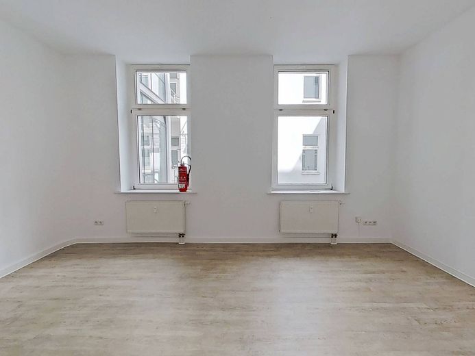 Cadono le foglie, anche i vostri costi di affitto – Trasferitevi e risparmiate 1 NKM: spazioso appartamento di 4 locali con BALCONE soleggiato nello storico Breitenweg – Ansicht II: Schlafzimmer I