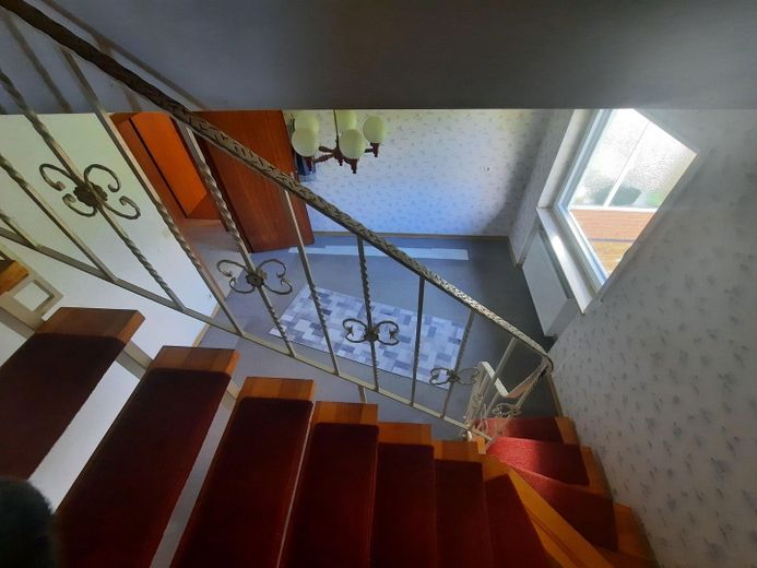 Zimmer EG Treppe zum DG