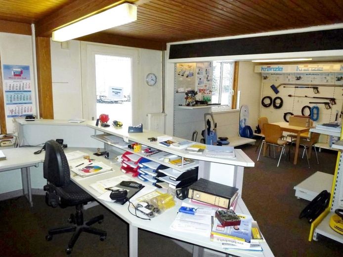 Fröndenberg-Dellwig: Gewerbeimmobilie mit vielen Optionen - Ideal zum Arbeiten, Werkeln und Lagern! – Büro-/Ausstellungsbereich