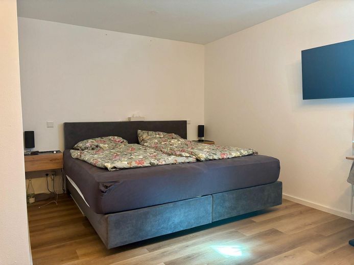 Luxuriöse 2 Zimmer Wohnung mit EBK in Olching – Schlafzimmer 