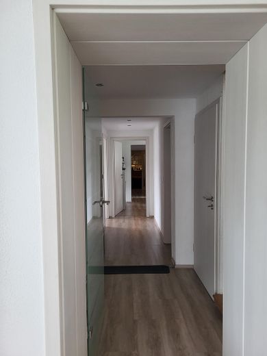 Casa unifamiliar completamente renovada con amplio jardín en una ubicación tranquila y bien comunicada – Flur EG
