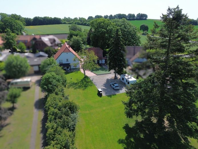 Historische Architektur mit Raum für Visionen – Gartenansicht