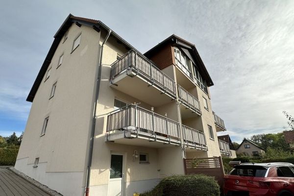 Dúplex bien cuidado de 4 habitaciones en la 2.ª planta/ático con baño confortable y aseo para invitados, ¡dos plazas de aparcamiento!