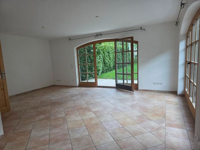 Reihenhaus-Perle nahe Chiemsee &amp; Kampenwand – Wohnzimmer