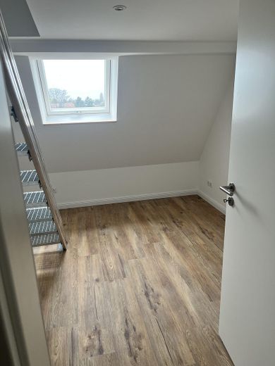 Dachgeschosswohnung Dietzgenstraße 93 – Schlafzimmer